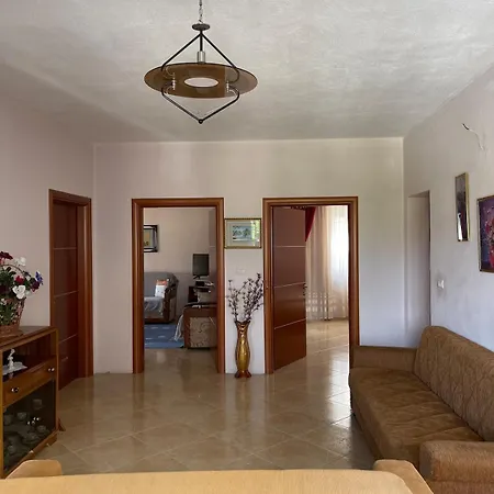 Cozy Family With Parking, 100m To Pogradec
