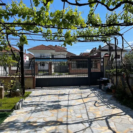 Casa vacanze Cozy Family With Parking, 100m To Pogradec